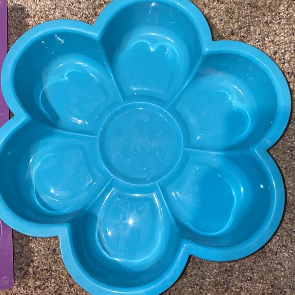 Lot of 5 Silicone Molds Baking Cake Cupcakes EUC - Picture 2 of 6